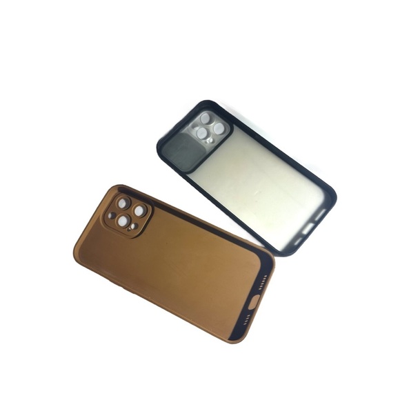 IPhone 12 Pro Max Bundle - 3 Cases + One (New) Screen protector. - Picture 6 of 8